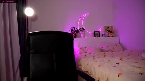 Snapshot of purple_baby chatting on 10-05-25, 04:05 Sasha wait you here 6 of November. will celebrate my B- day online show from 10-05-25, 04:05