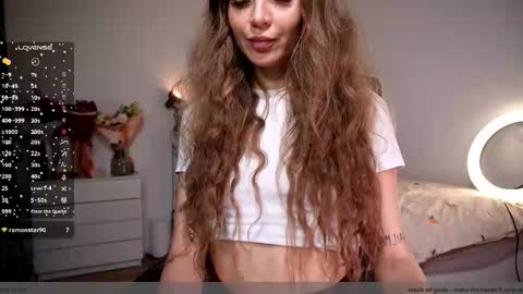 Snapshot of purple_baby chatting on 11-07-25, 02:50 Sasha wait you here 6 of November. will celebrate my B- day online show from 11-07-25, 02:50