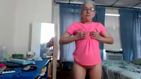 Snapshot of putiputi4u chatting on 06-19-26, 02:10 putiputi4u online show from 06-19-26, 02:10
