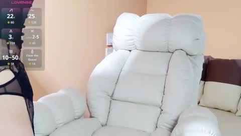 qiqi_1118 online show from 10-26-25, 06:25