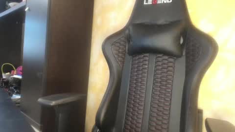 Snapshot of qtxwrm31 chatting on 01-05-25, 10:40 L online show from 01-05-25, 10:40