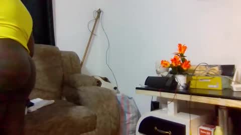 queen014 online show from 11-30-25, 06:01