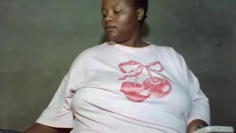 Snapshot of queen2302 chatting on 04-28-26, 11:37 queen2302 online show from 04-28-26, 11:37