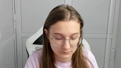 Amelie online show from 03-17-26, 08:06