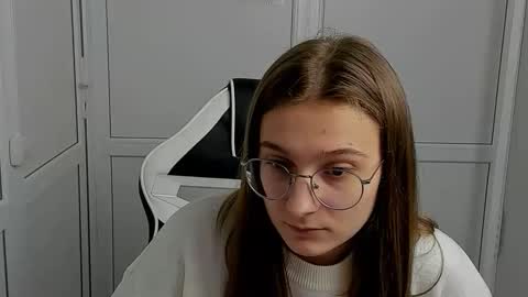 Snapshot of queen_amelie chatting on 04-17-26, 12:52 Amelie online show from 04-17-26, 12:52