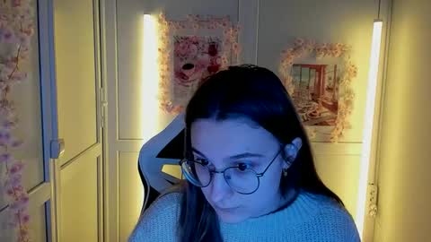 Snapshot of queen_amelie chatting on 04-21-26, 07:14 Amelie online show from 04-21-26, 07:14