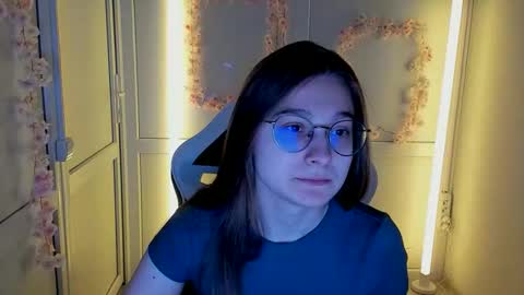 Snapshot of queen_amelie chatting on 04-23-26, 08:46 Amelie online show from 04-23-26, 08:46