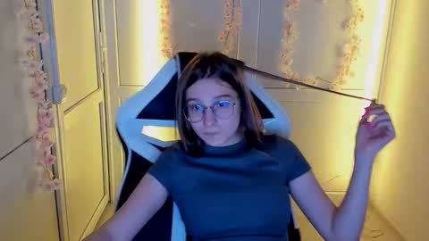Snapshot of queen_amelie chatting on 04-23-26, 12:29 Amelie online show from 04-23-26, 12:29
