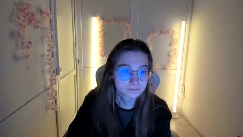 Snapshot of queen_amelie chatting on 04-25-26, 07:22 Amelie online show from 04-25-26, 07:22