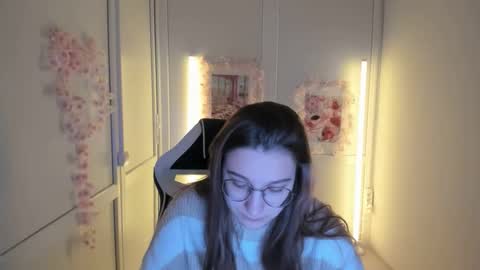 Snapshot of queen_amelie chatting on 04-29-26, 07:23 Amelie online show from 04-29-26, 07:23