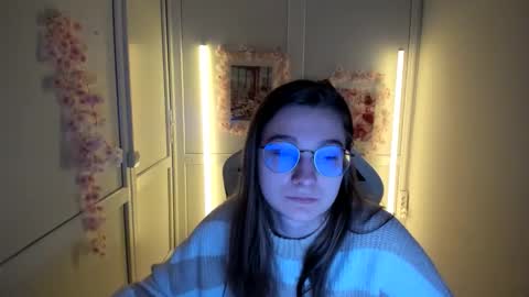 Snapshot of queen_amelie chatting on 04-30-26, 07:25 Amelie online show from 04-30-26, 07:25
