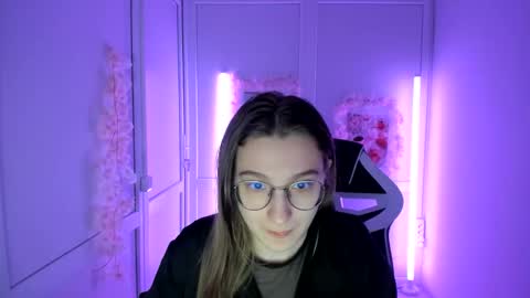 Snapshot of queen_amelie chatting on 05-06-26, 07:35 Amelie online show from 05-06-26, 07:35