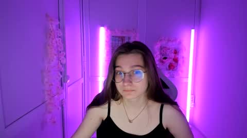 Snapshot of queen_amelie chatting on 05-08-26, 07:14 Amelie online show from 05-08-26, 07:14