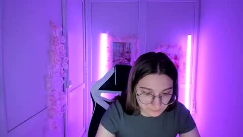 Snapshot of queen_amelie chatting on 05-09-26, 07:24 Amelie online show from 05-09-26, 07:24