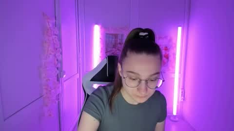 Snapshot of queen_amelie chatting on 05-10-26, 08:19 Amelie online show from 05-10-26, 08:19