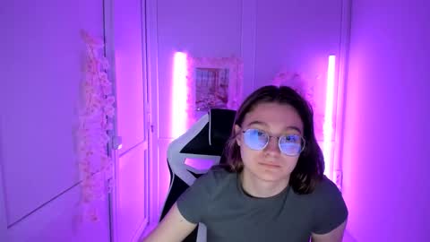 Snapshot of queen_amelie chatting on 05-13-26, 08:12 Amelie online show from 05-13-26, 08:12