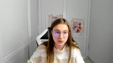 Snapshot of queen_amelie chatting on 05-27-26, 08:22 Amelie online show from 05-27-26, 08:22