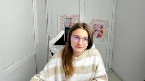 Snapshot of queen_amelie chatting on 05-31-26, 08:43 Amelie online show from 05-31-26, 08:43