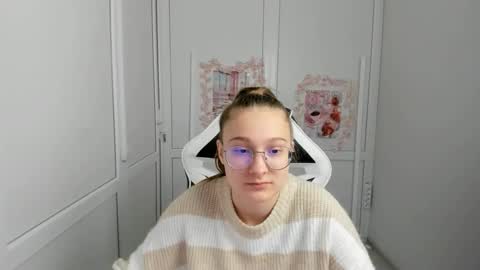 Snapshot of queen_amelie chatting on 06-01-26, 07:43 Amelie online show from 06-01-26, 07:43