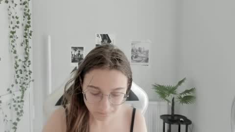 Snapshot of queen_amelie chatting on 06-26-26, 08:30 Amelie online show from 06-26-26, 08:30