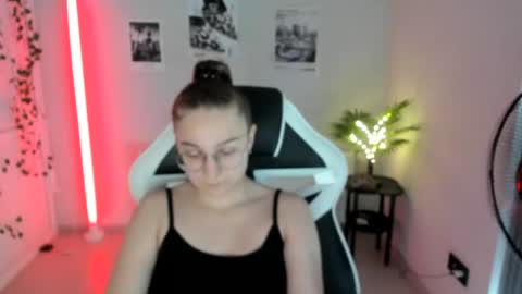 Snapshot of queen_amelie chatting on 07-14-26, 10:21 Amelie online show from 07-14-26, 10:21