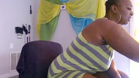 Snapshot of queen_anita chatting on 06-30-26, 07:04 QnAnitaDix online show from 06-30-26, 07:04
