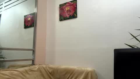 Snapshot of queen_chatur chatting on 01-21-25, 02:05 Viktoria online show from 01-21-25, 02:05