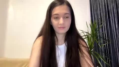 Snapshot of queen_chatur chatting on 01-23-25, 02:39 Viktoria online show from 01-23-25, 02:39