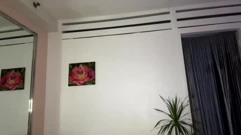 Snapshot of queen_chatur chatting on 02-19-25, 01:28 Viktoria online show from 02-19-25, 01:28