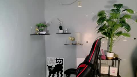 Snapshot of queen_danaya chatting on 06-09-26, 11:27 queen_danaya online show from 06-09-26, 11:27