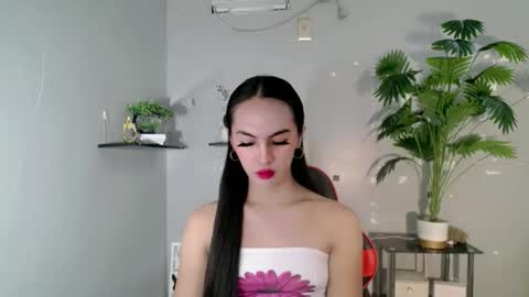 Snapshot of queen_danaya chatting on 06-10-26, 11:35 queen_danaya online show from 06-10-26, 11:35