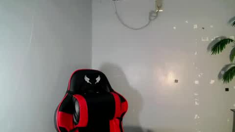 Snapshot of queen_danaya chatting on 06-12-26, 09:35 queen_danaya online show from 06-12-26, 09:35