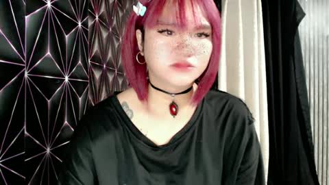 Snapshot of queen_elicktra chatting on 06-17-26, 11:45 JOY online show from 06-17-26, 11:45