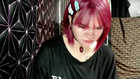 Snapshot of queen_elicktra chatting on 06-18-26, 10:52 JOY online show from 06-18-26, 10:52