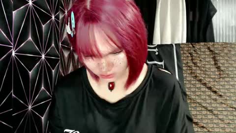 Snapshot of queen_elicktra chatting on 06-19-26, 12:15 JOY online show from 06-19-26, 12:15