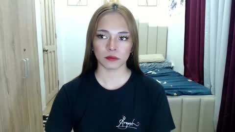 Snapshot of queen_heart0 chatting on 01-18-26, 02:59 shawny online show from 01-18-26, 02:59