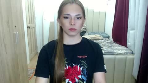 Snapshot of queen_heart0 chatting on 02-13-26, 01:45 shawny online show from 02-13-26, 01:45