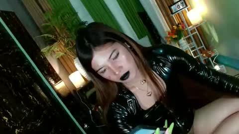 Snapshot of queen_kendalx19 chatting on 10-07-25, 10:34 Kendal online here from 6am-3pm philippine time online show from 10-07-25, 10:34