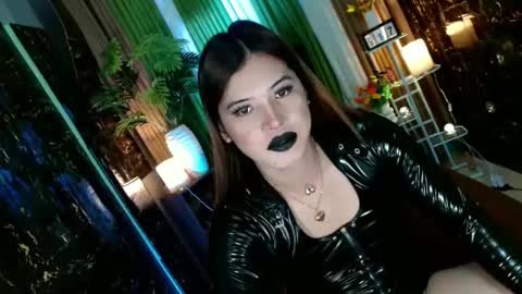 Snapshot of queen_kendalx19 chatting on 10-16-25, 10:33 Kendal online here from 6am-3pm philippine time online show from 10-16-25, 10:33
