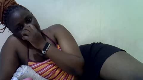Snapshot of queen_leilla chatting on 06-15-26, 02:41 queen_leilla online show from 06-15-26, 02:41