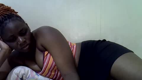 Snapshot of queen_leilla chatting on 06-16-26, 02:47 queen_leilla online show from 06-16-26, 02:47