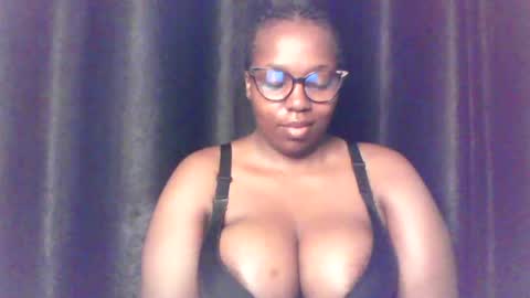 Snapshot of queen_melanine chatting on 06-30-26, 03:51 QUEEN online show from 06-30-26, 03:51
