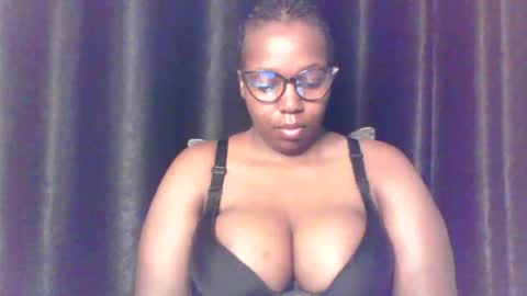 Snapshot of queen_melanine chatting on 07-01-26, 03:52 QUEEN online show from 07-01-26, 03:52