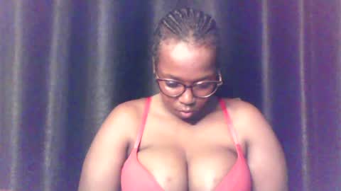Snapshot of queen_melanine chatting on 07-15-26, 04:29 QUEEN online show from 07-15-26, 04:29