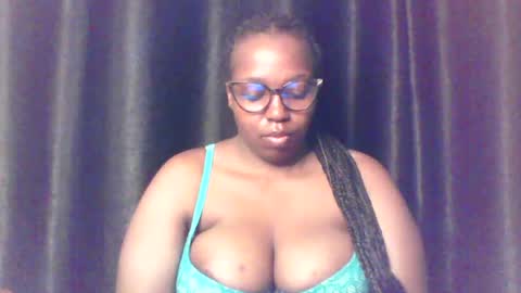 Snapshot of queen_melanine chatting on 07-19-26, 04:27 QUEEN online show from 07-19-26, 04:27