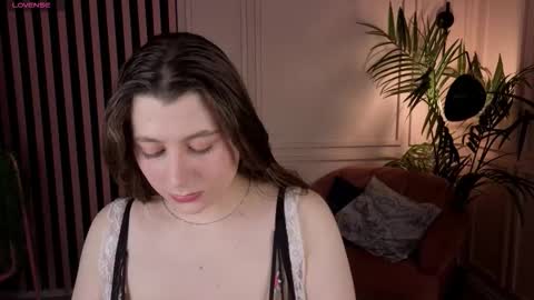 Snapshot of queen_michelle_ chatting on 11-16-25, 10:04 Michelle online show from 11-16-25, 10:04