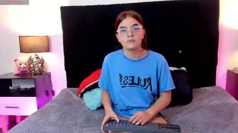 Snapshot of queen_misy chatting on 06-19-26, 09:40 queen_misy online show from 06-19-26, 09:40