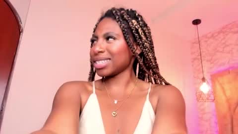 Snapshot of queen_perla_ chatting on 01-23-25, 05:52 online show from 01-23-25, 05:52