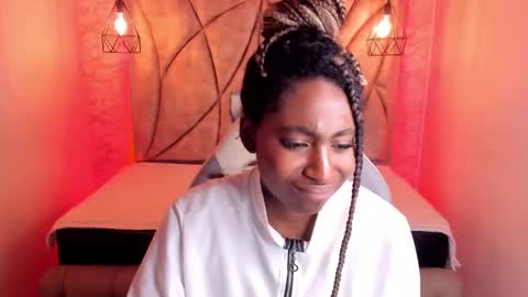 Snapshot of queen_perla_ chatting on 02-19-25, 07:27 online show from 02-19-25, 07:27