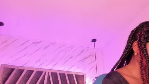 Snapshot of queen_perla_ chatting on 09-12-25, 07:36 online show from 09-12-25, 07:36